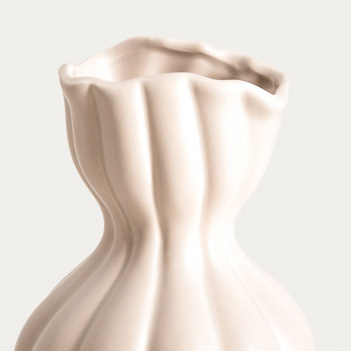 Beige keramisk vas - F I L L Y